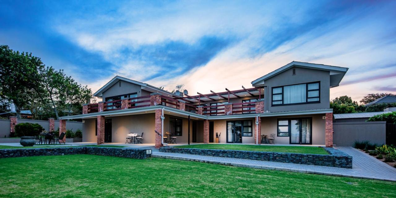 Four Palms Accommodation Дурбанвиль Экстерьер фото