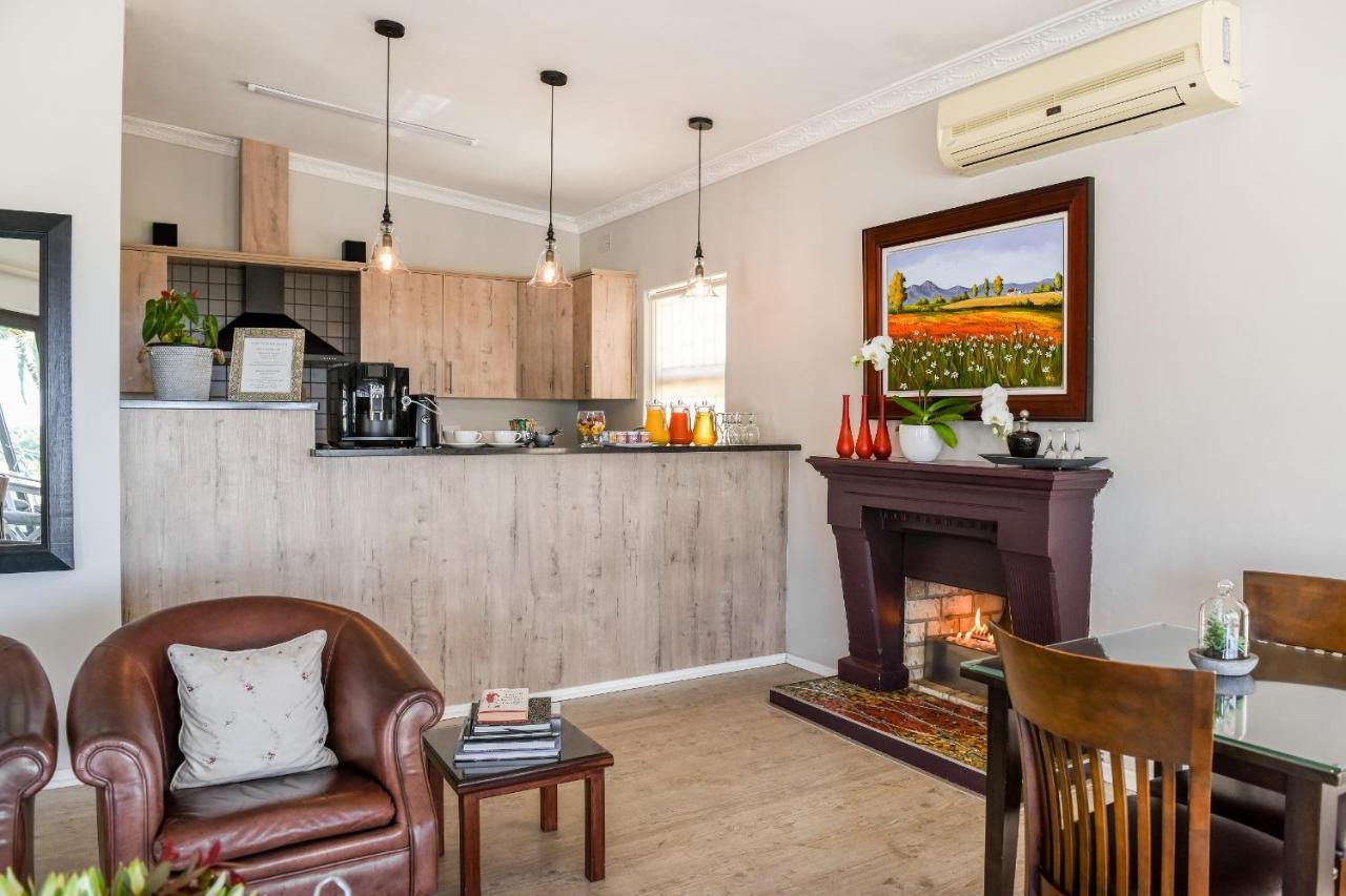 Four Palms Accommodation Дурбанвиль Экстерьер фото