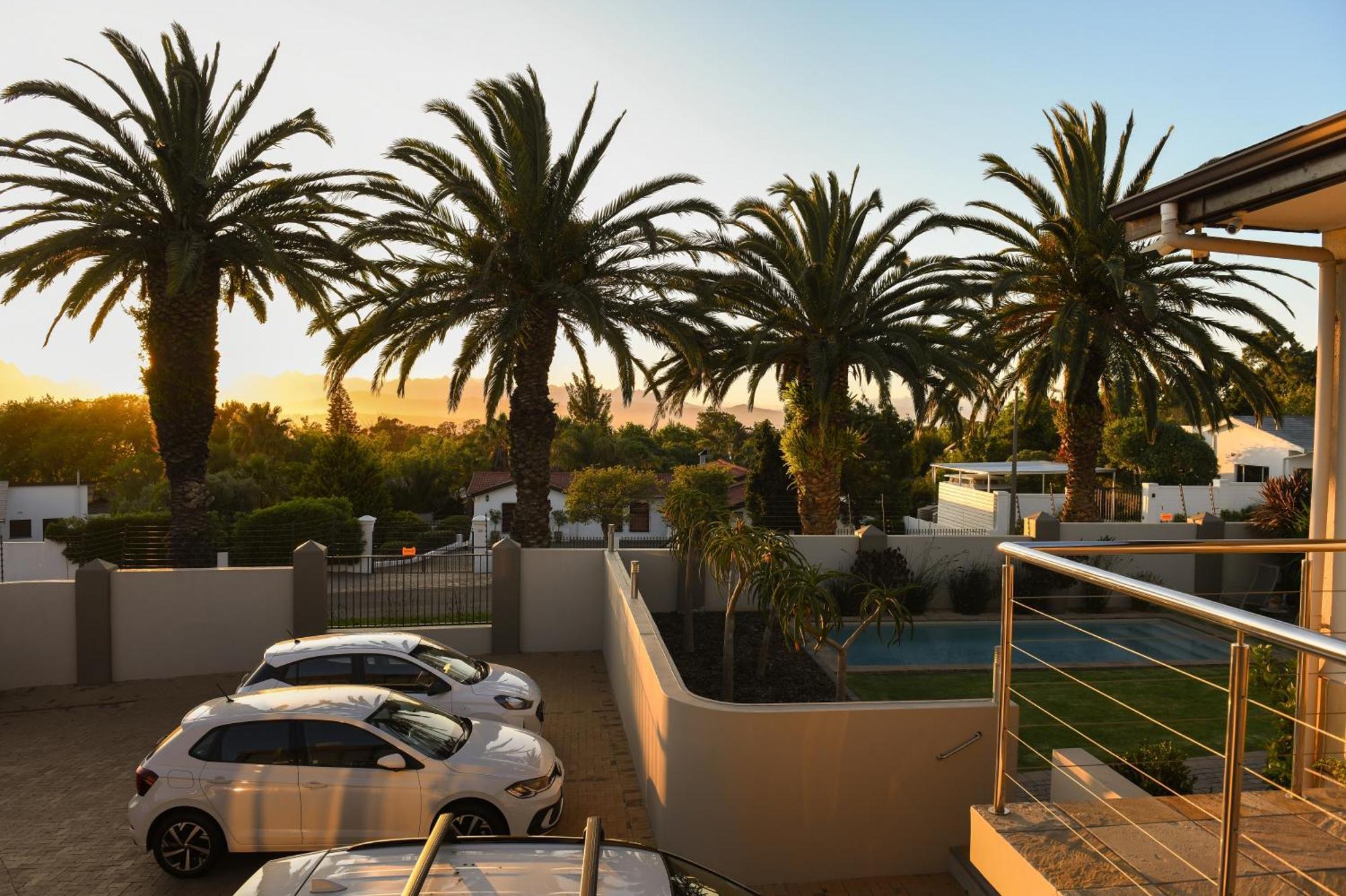 Four Palms Accommodation Дурбанвиль Экстерьер фото