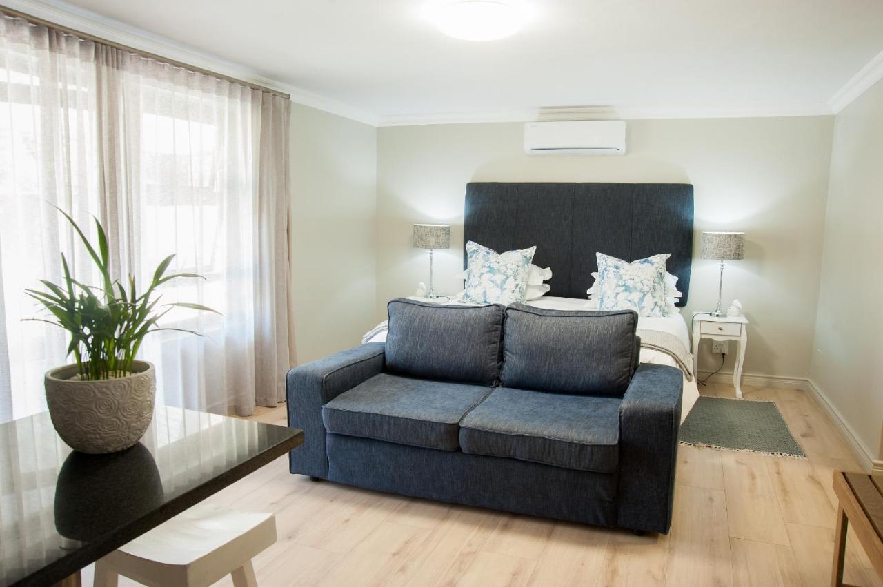Four Palms Accommodation Дурбанвиль Экстерьер фото
